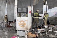 В центре Грозного прогремел мощный взрыв на заправке. Горящая цистерна с топливом прилетела во двор жилого дома